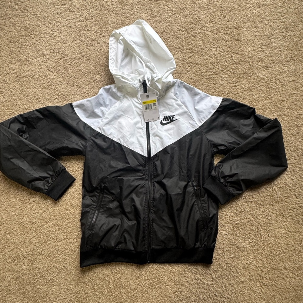 NEW NIKE Sportswear Windrunner Jacket CN6910-011 Black White Women’s Size Small